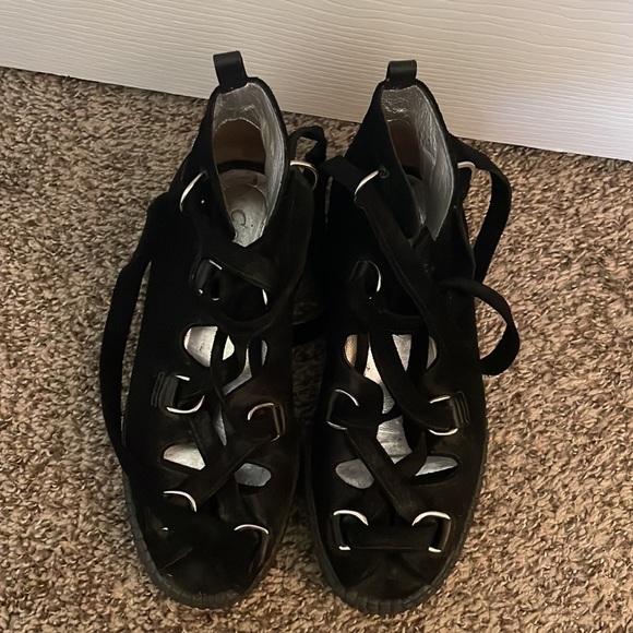 Lace-up Sandals! - Picture 5 of 5